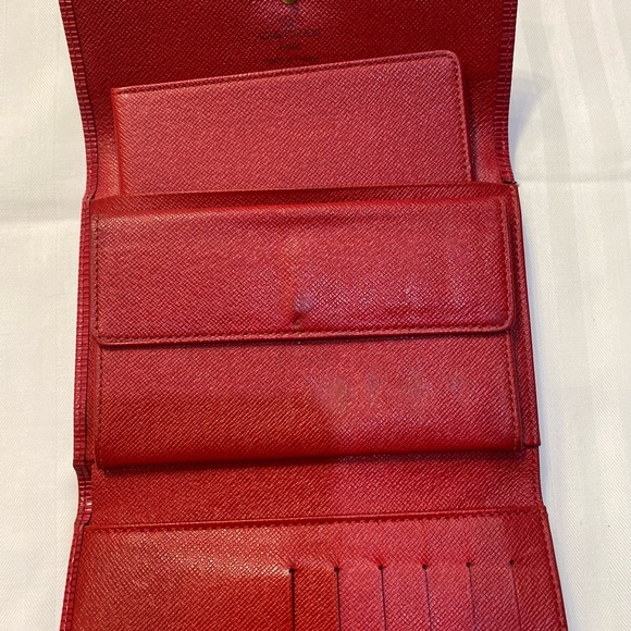 L.V Epi 2 in 1 Trifold wallet Plus ID holder. EUC - Picture 3 of 4
